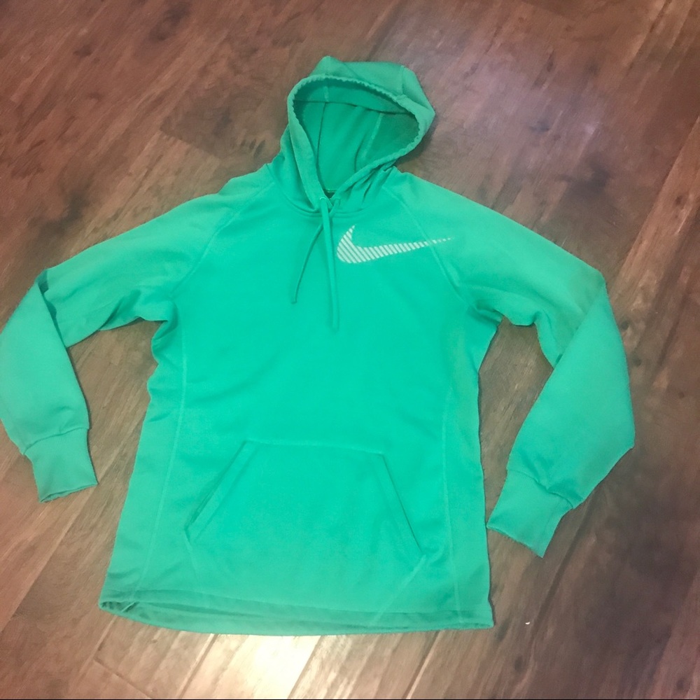 Women’s therma fit Nike sweatshirt